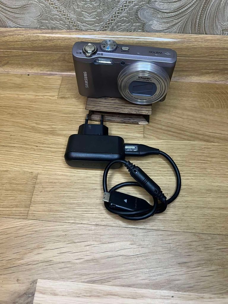 Купити Samsung WB700 Silver Б/У