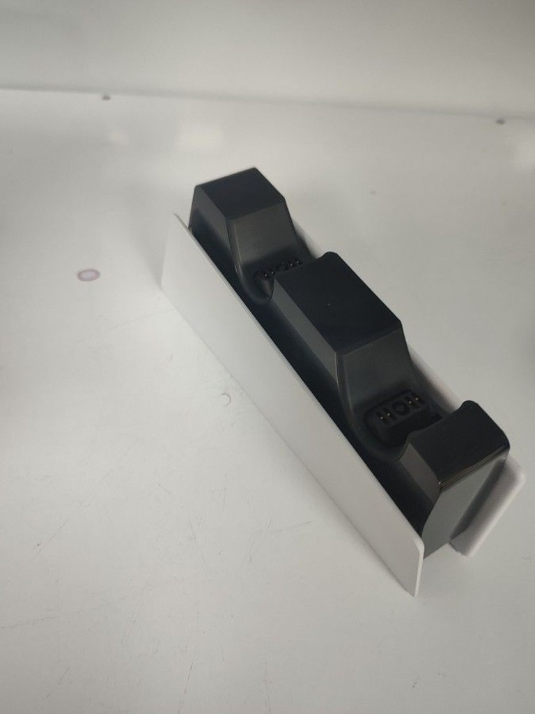Дешиво Sony dualsense charging station cfi-zds1 с ломбарда