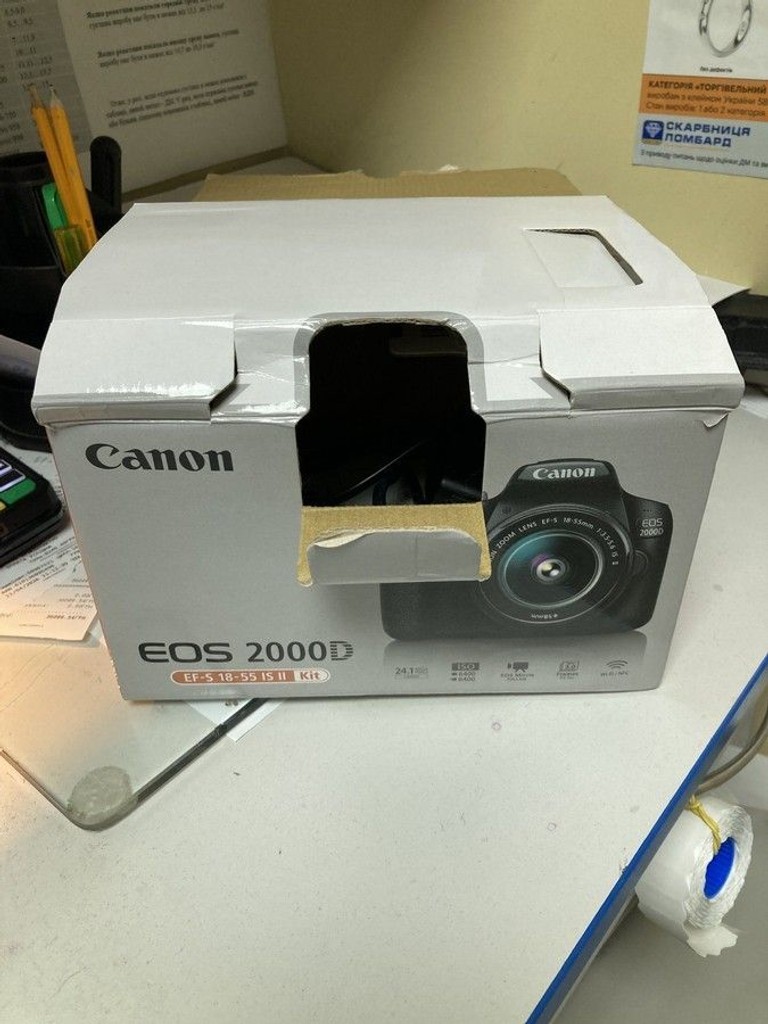 Дешево Canon eos 2000d / ef-s 18-55mm f/3.5-5.6 is ii з ломбарду