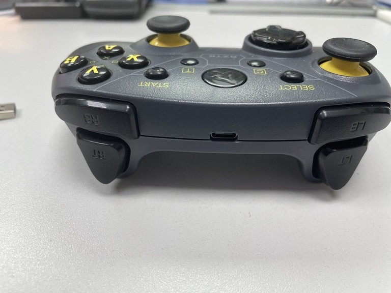 Оголошення Rztk gamepad bt5.0 Б/У