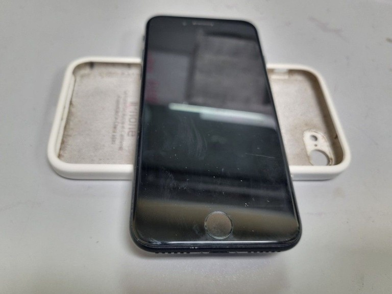 Купити Apple iPhone SE 2020 128GB Black Slim Box (MHGT3) Б/У