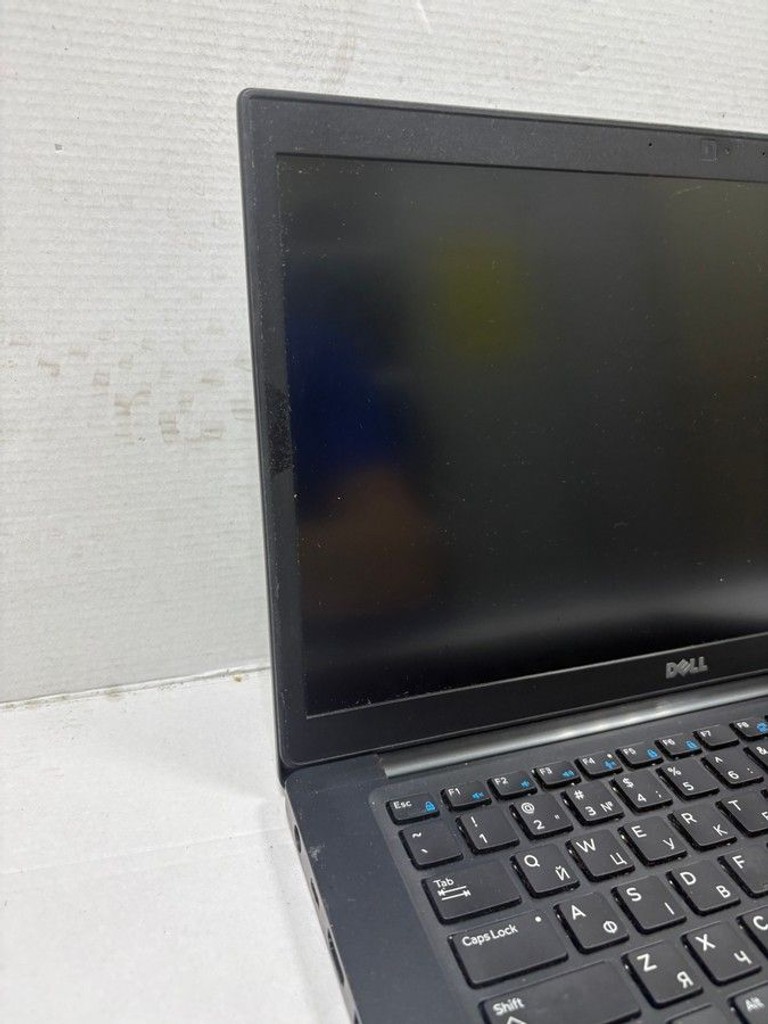 Дешево Dell 14/core i5 7300u ddr3/8gb ddr3/hdd *відсутній/ssd 256 gb/*інтегрована з ломбарду