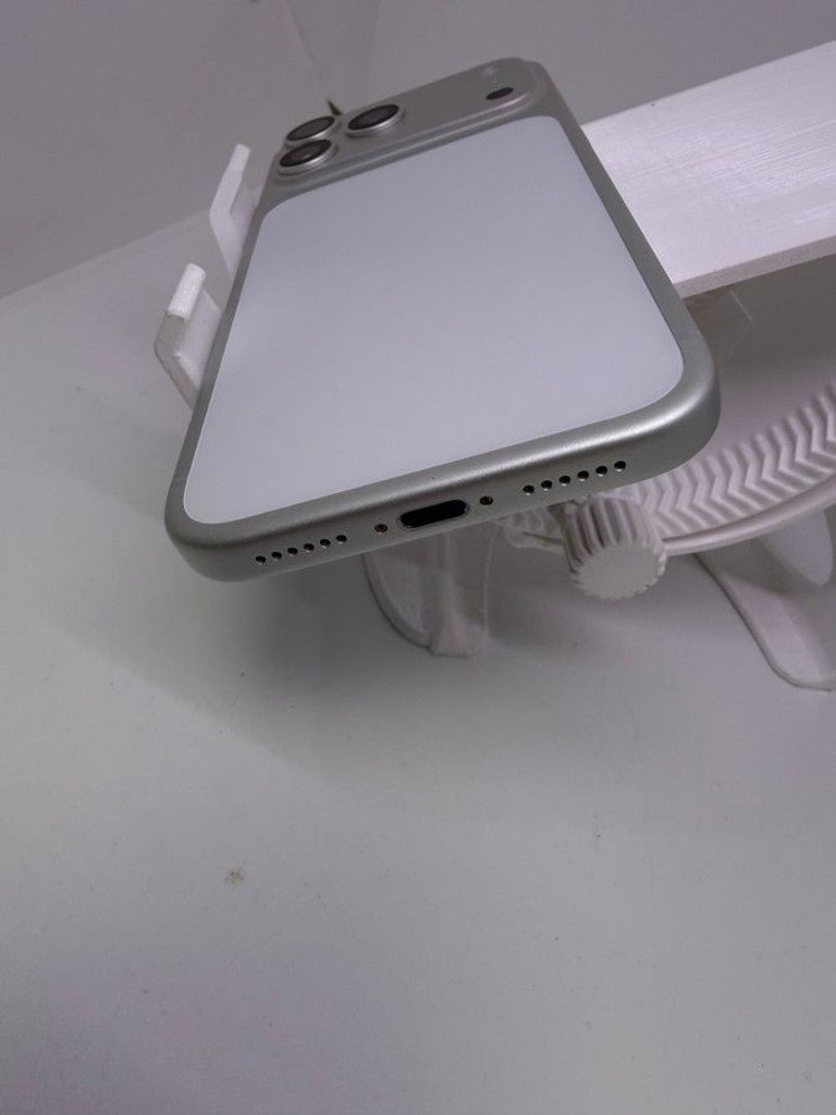 Apple iPhone 17 Pro Max 256GB eSIM Silver (MFXG4) Код:01-201016378. Зображення 8