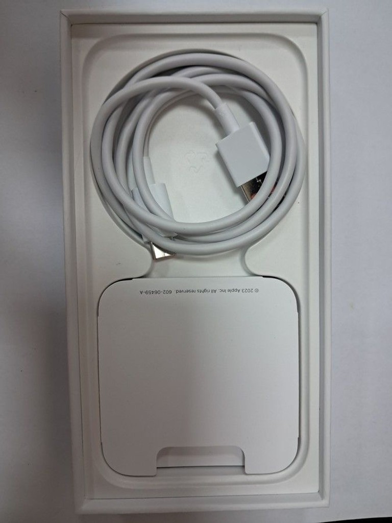 Apple iPhone 15 128GB Green Код:01-201016641. Зображення 5