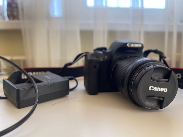 Дешево Canon EOS 700D kit (18-55mm) EF-S IS STM (8596B031) з ломбарду