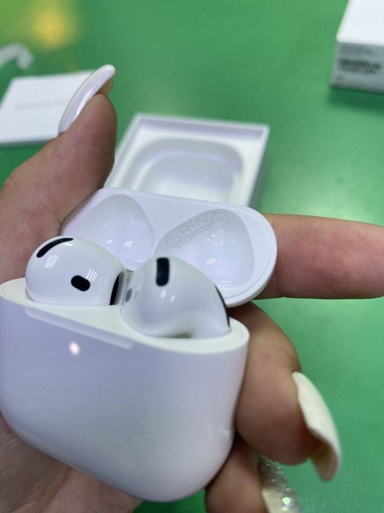Дешиво Apple airpods 4 с ломбарда