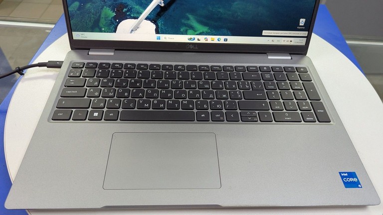 Дешиво Dell 15/core i5-1335u ddr5/16gb ddr4/hdd *відсутній/ssd 512 gb/*інтегрована с ломбарда