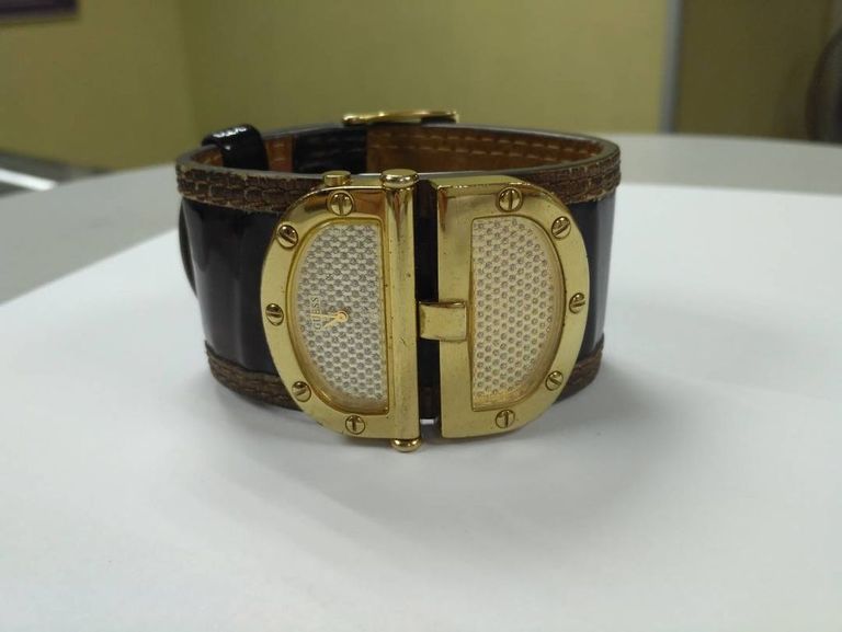 Guess w12505l2