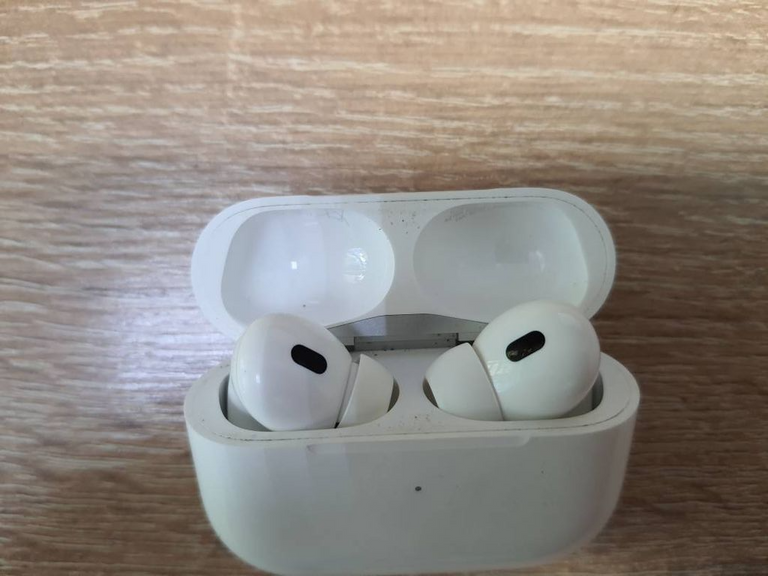 Apple AirPods Pro 2nd generation (MQD83)