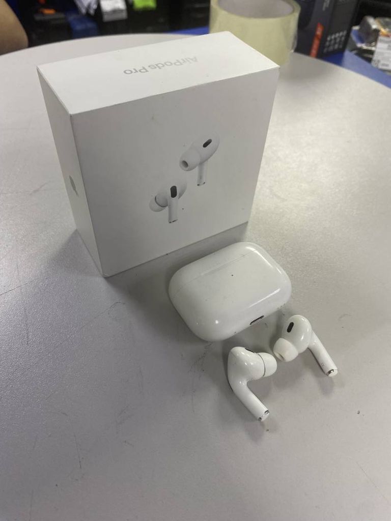 Apple AirPods Pro 2nd generation (MQD83)