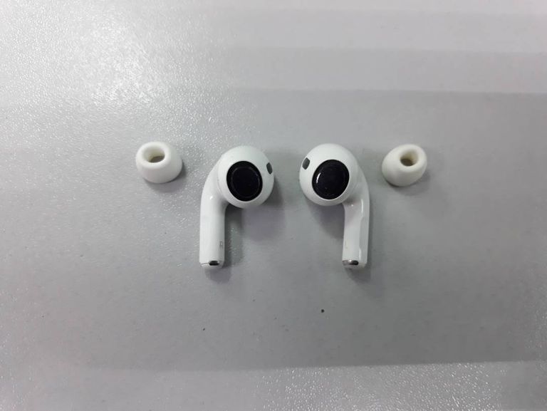 Apple AirPods Pro 2nd generation (MQD83)