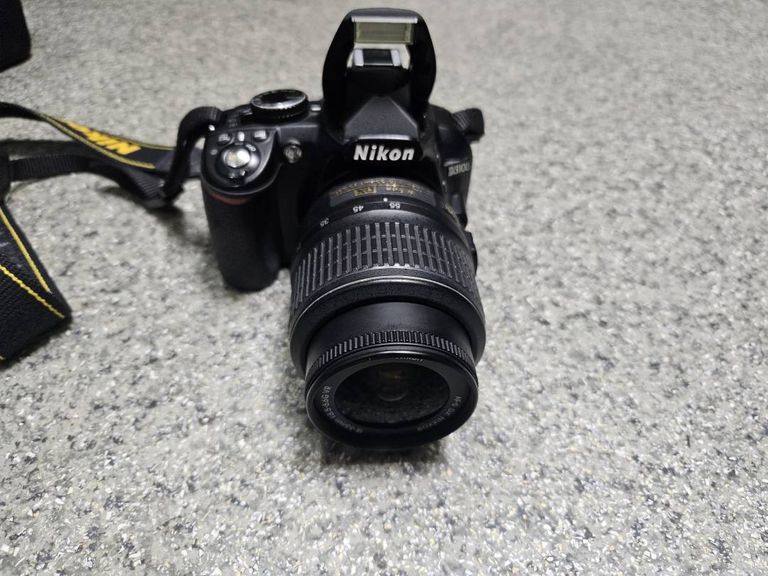 Дешиво Nikon d3100 kit / af-s nikkor 18-55mm f:3,5-5,6g vr dx с ломбарда