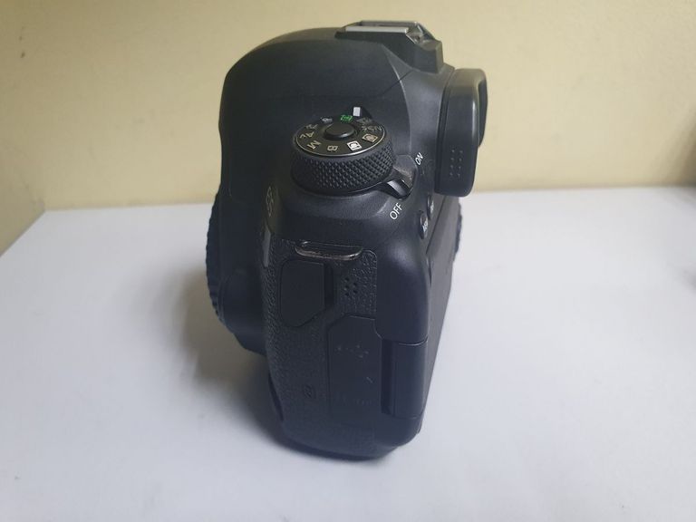 Дешево Canon EOS 6D Mark II body (1897C031) з ломбарду