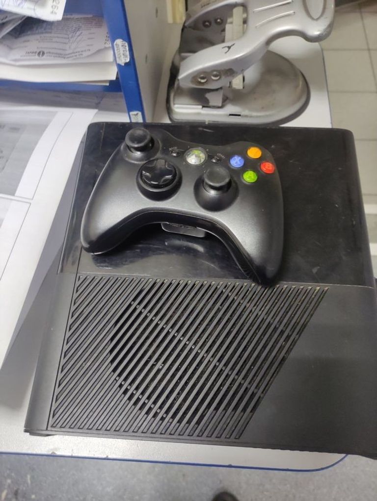 Дешево Microsoft xbox360 slim 4gb з ломбарду