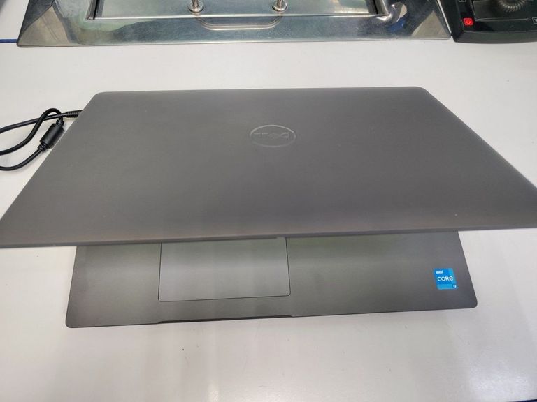 Дешиво Dell latitude 3550 / екр 15,6 / core i3-1315u 1,2ghz / ram8gb / ssd256gb / uhd с ломбарда