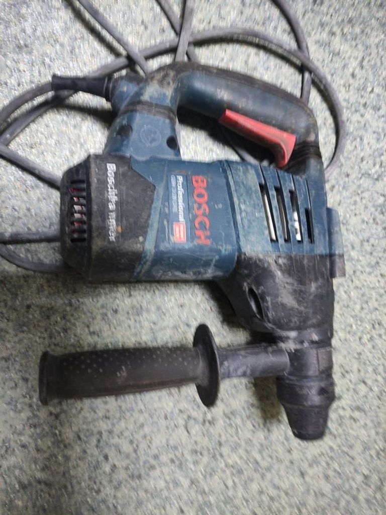 Дешево Bosch GBH 3-28 DRE (061123A000) з ломбарду