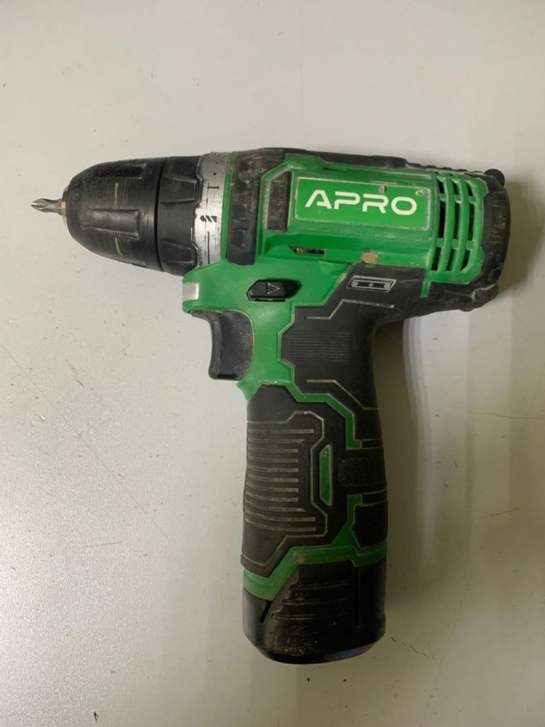 Оголошення Apro 12В, 1,5А, 12D, 2 АКБ, ЗУ, кейс (895003) Б/У