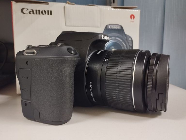 Дешево Canon eos 200d + ef-s 18-55mm f/3,5-5,6 dc iii з ломбарду