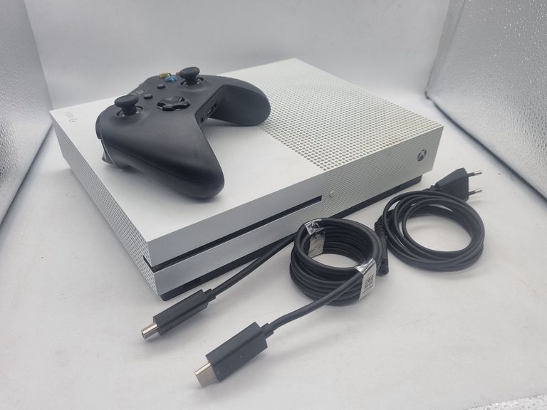 Купить Microsoft Xbox One S 500GB Б/У