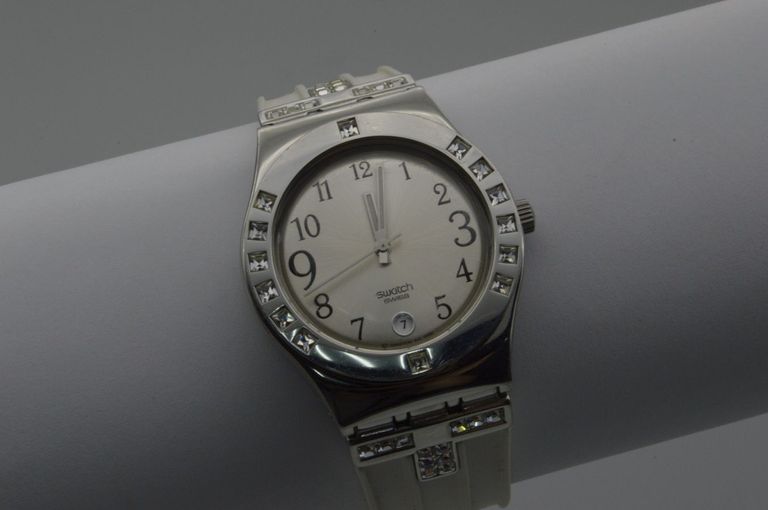 Купить Swatch жіночі з камінцями Б/У