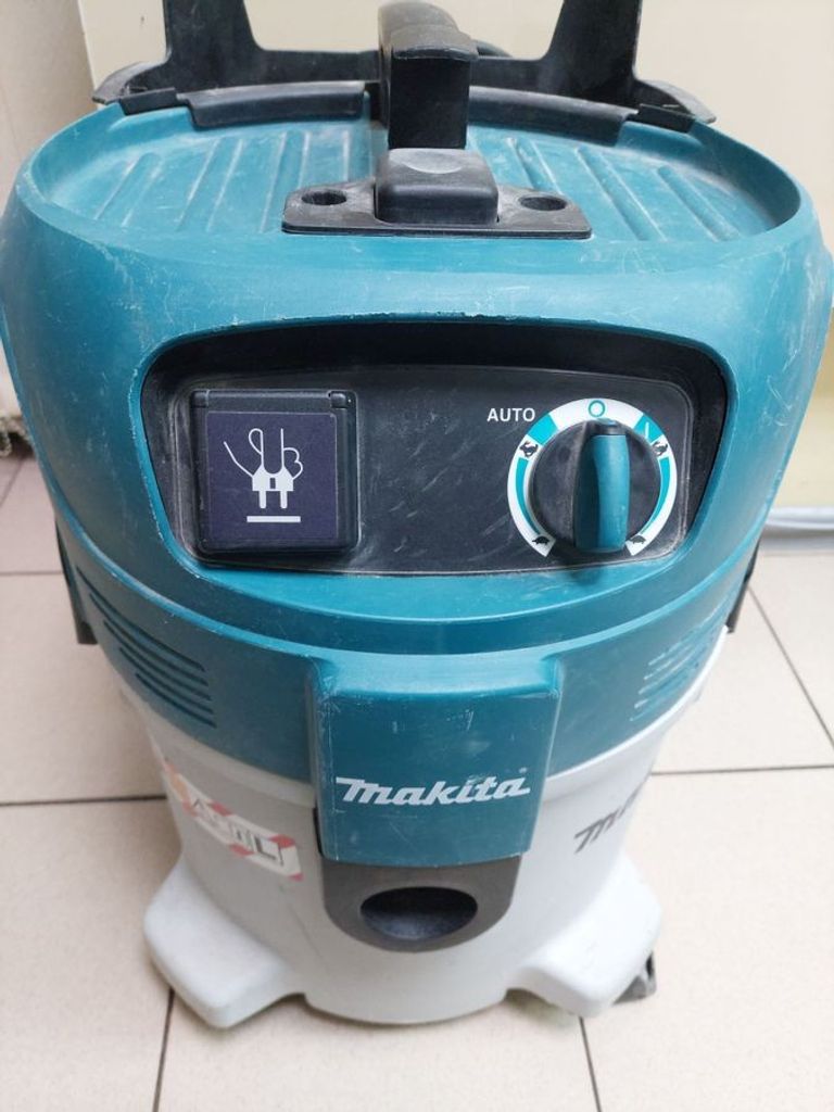 Купить Makita VC3012L Б/У