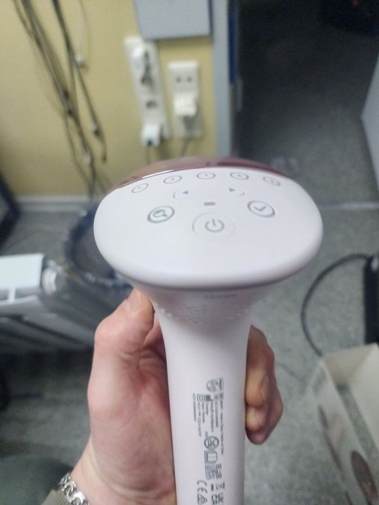 Дешиво Philips Lumea IPL 9900 Series BRI977/00 с ломбарда