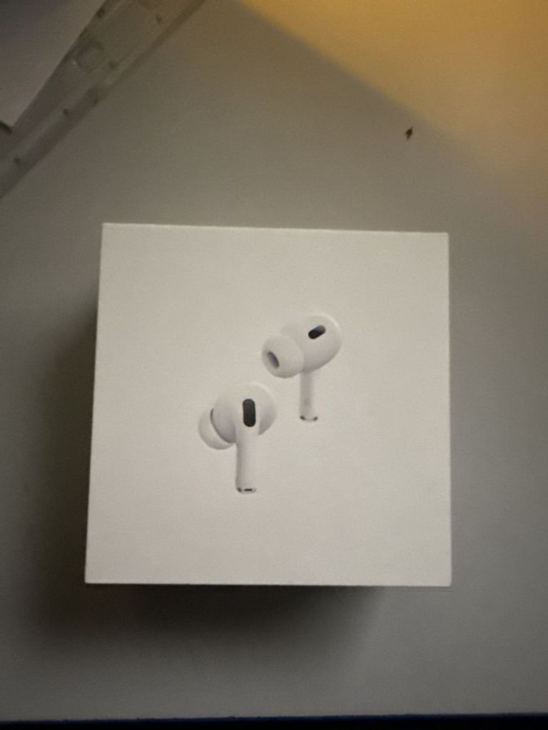 Дешево Apple airpods pro 2nd generation with magsafe charging case usb-c з ломбарду