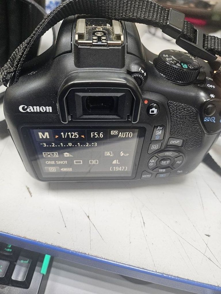 Canon eos 1300d canon ef-s 18-55mm f/3.5-5.6 is ii Код:01-200888272. Зображення 11