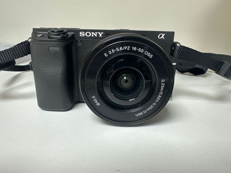 Оголошення Sony alpha a6400 + selp1650 e 3.5-5.6/pz 16-50 oss Б/У