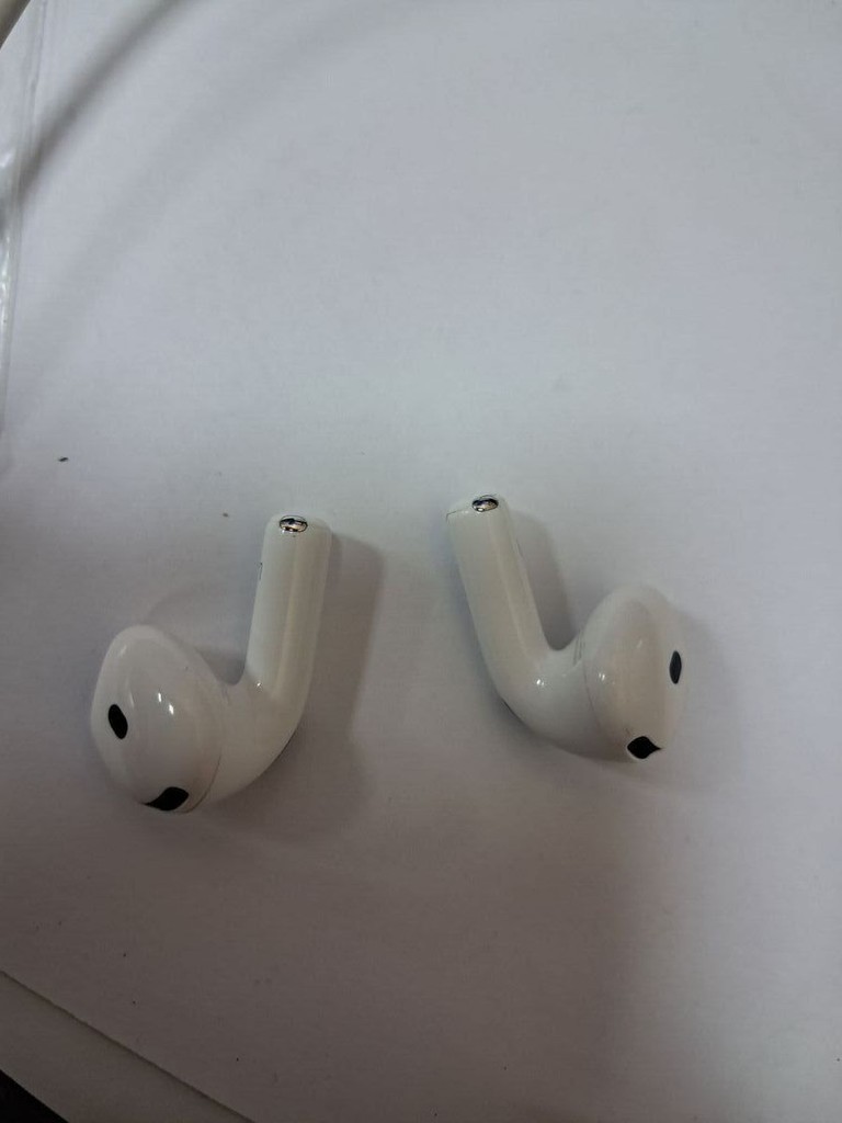 Дешиво Apple airpods 4 with active noise cancellation с ломбарда