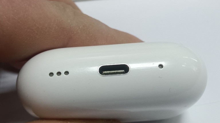 Apple airpods pro 2nd generation with magsafe charging case usb-c Код:01-200933959. Зображення 12