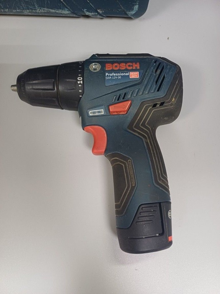 Дешиво Bosch gsr 12v-30 с ломбарда
