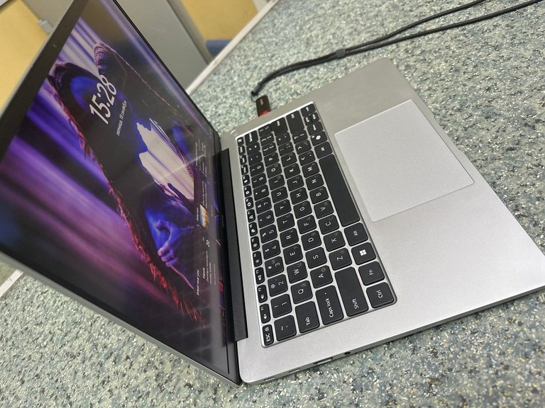 Дешево Xiaomi 15/core i5-13420h ddr5/16gb ddr5/hdd *відсутній/ssd 512 gb/*інтегрована з ломбарду