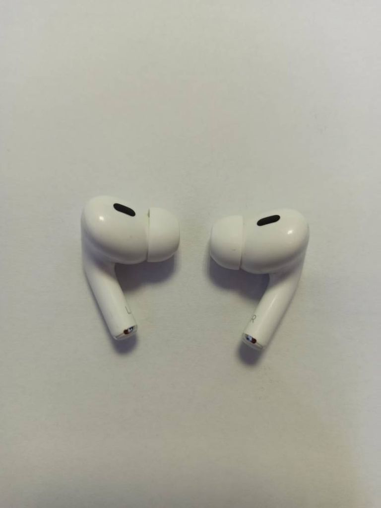 Apple airpods pro 2nd generation with magsafe charging case usb-c