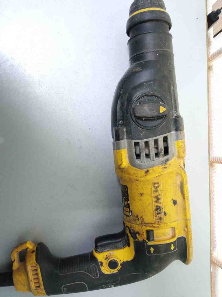 Дешево Dewalt d25143ks з ломбарду