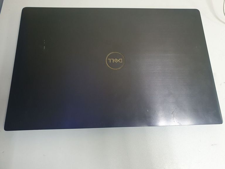 Дешево Dell 15/core i9-8950hk ddr4/16gb ddr4/hdd *відсутній/ssd 512 gb/quadro p2000 max-q 4gb з ломбарду