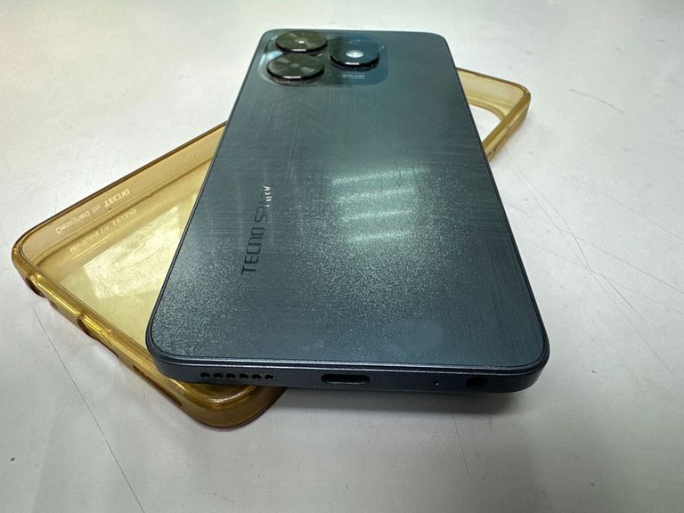 Дешево Tecno spark 20c bg7n 8/128gb з ломбарду