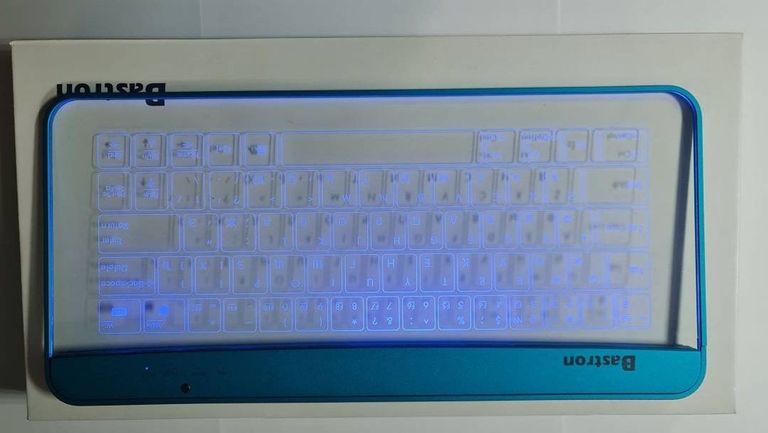 Дешево Bastron b9 wireless glass keyboard з ломбарду