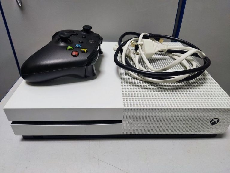 Купить Microsoft Xbox One S 1TB Б/У