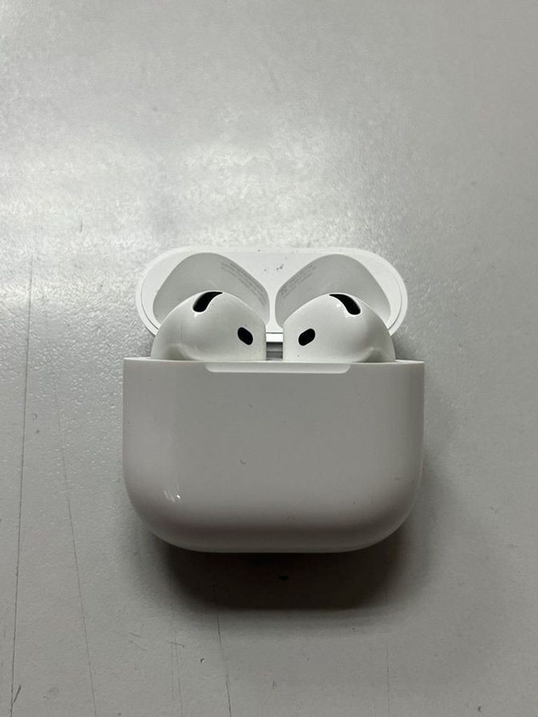 Купити Apple airpods 4 with active noise cancellation Б/У