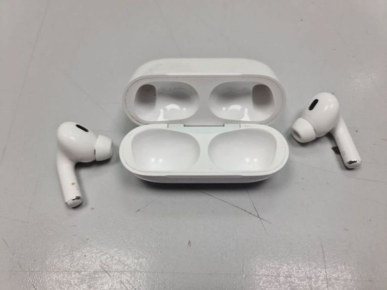 Дешево Apple airpods pro 2nd generation with magsafe charging case usb-c з ломбарду