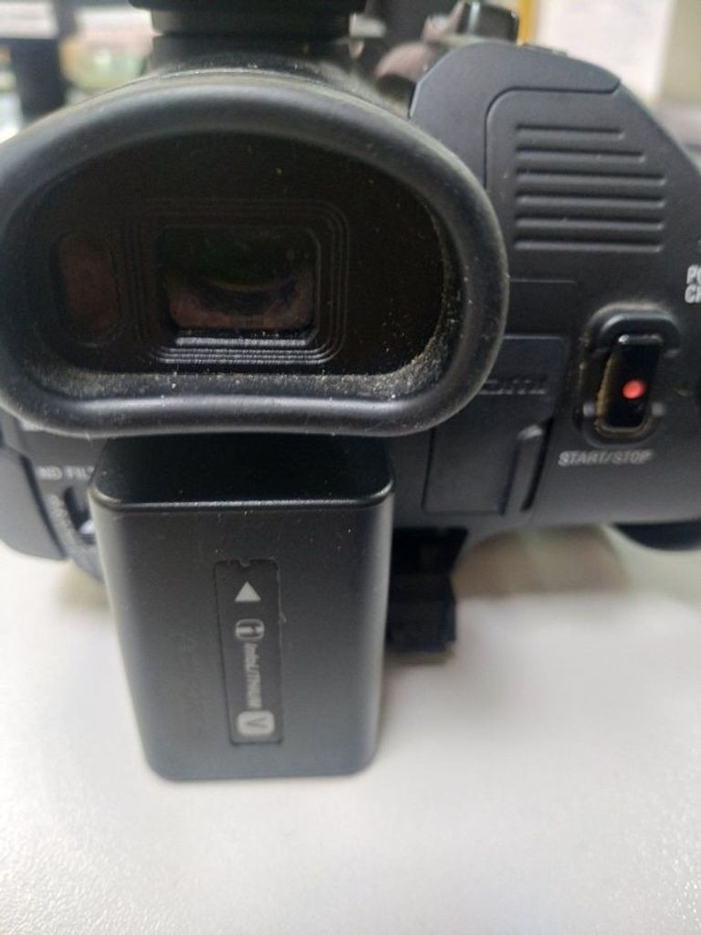 Дешево Sony HXR-NX80 з ломбарду