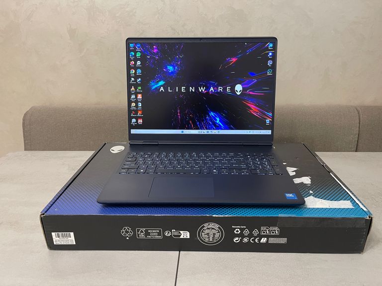 Купить Dell Alienware 16 Aurora AC 16250, 16" 4K IPS 120Hz, Intel 7-240H, 16GB, 1TB, Nvidia GeForce RTX 5060 8GB Б/У
