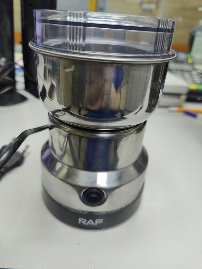 Дешево  Кавомолка RAF R-7113 потужна роторна, електричний подрібнювач, з нержавіючої сталі 150 Вт з ломбарду