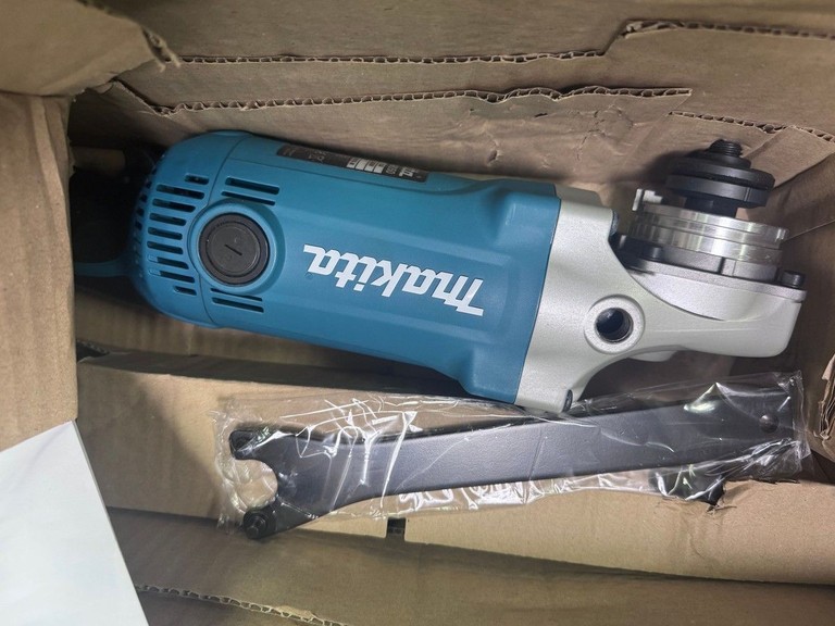 Купити Makita GA9050 Б/У
