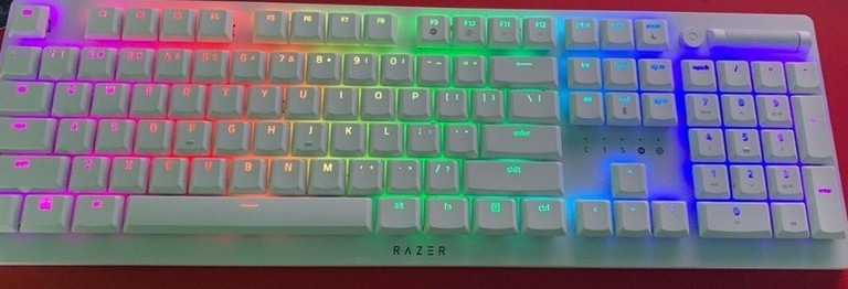 Купить Razer DeathStalker V2 Pro Wireless Red Switch (RZ03-04360800-R3M1) Б/У