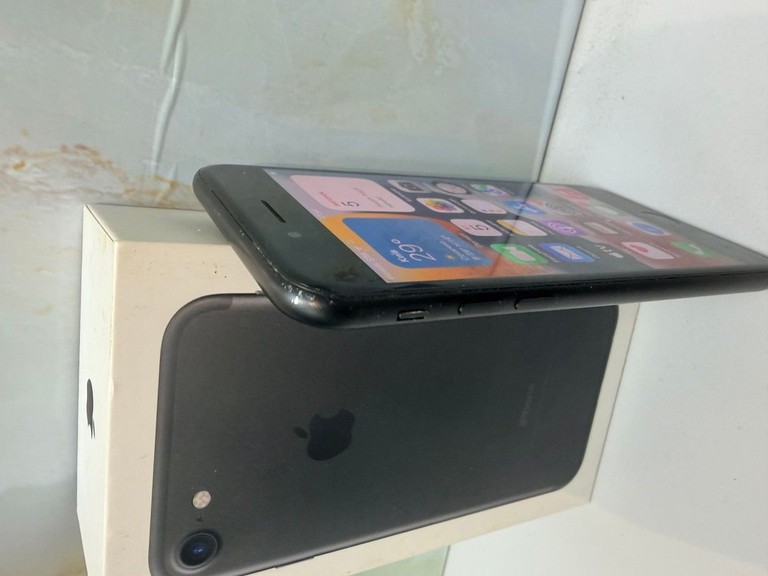 Apple iphone 7 128gb Код:01-200940180. Изображение 6