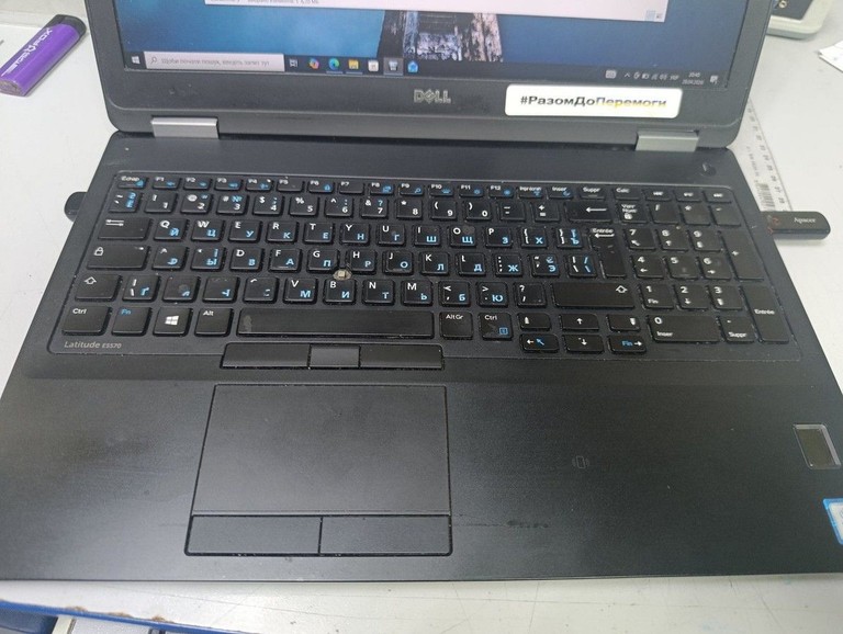 Дешево Dell 15/core i5 6300u ddr3/8gb ddr2/hdd *відсутній/ssd 240 gb/*інтегрована з ломбарду