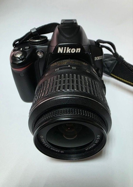 Купити Фотоапарат Nikon d3000 kit /af-s nikkor 18-55mm 1:3,5-5,6g