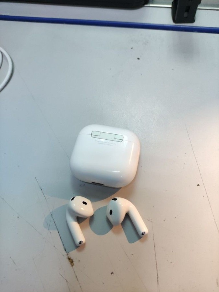 Купить Apple airpods 4 with active noise cancellation Б/У